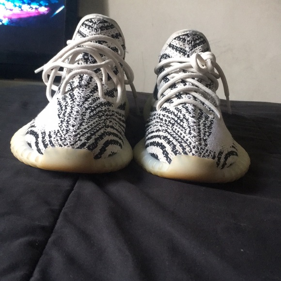 Yeezy v2 zebra